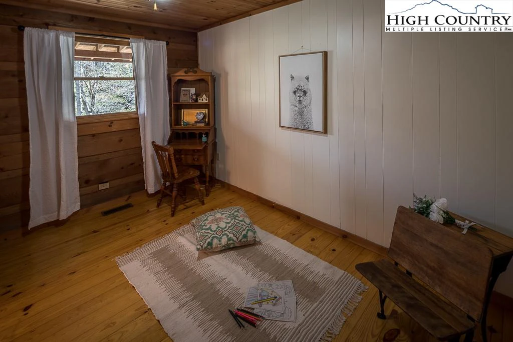 Image number 9 for the current listing
