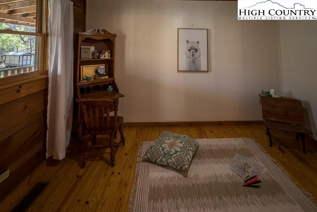 Image number 10 for the current listing