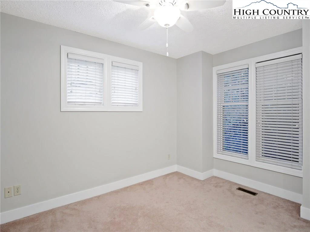 Image number 2 for the current listing