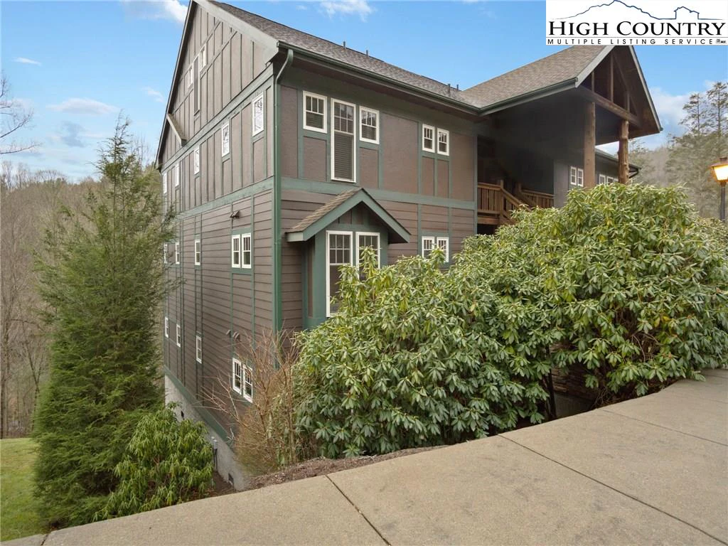 Image number 10 for the current listing