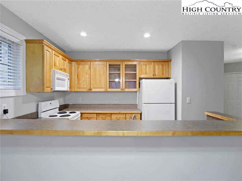 Image number 21 for the current listing
