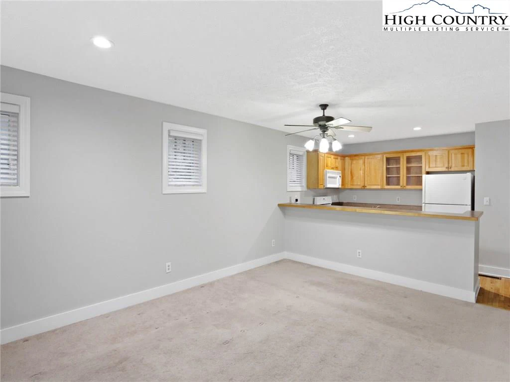 Image number 20 for the current listing