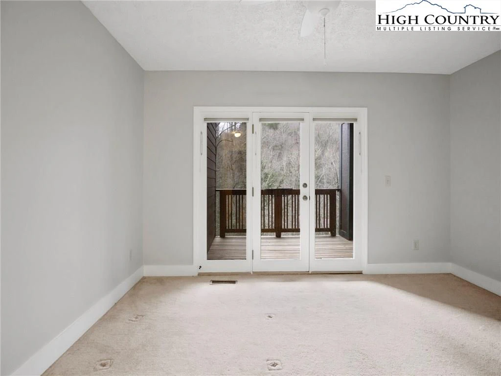 Image number 18 for the current listing