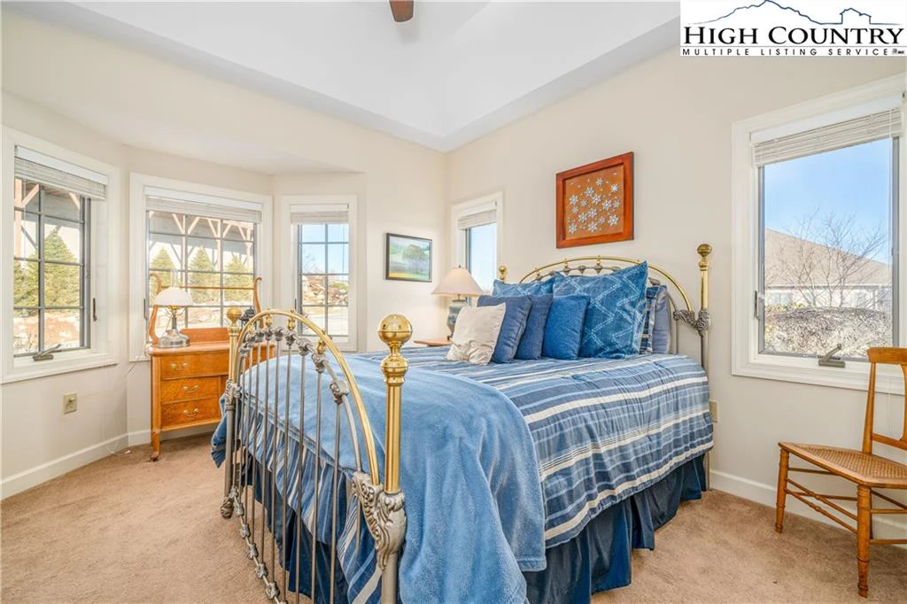 Image number 4 for the current listing