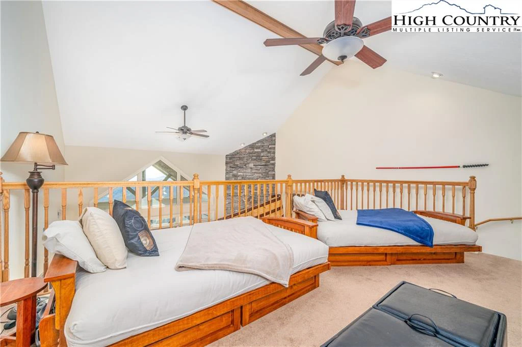 Image number 9 for the current listing