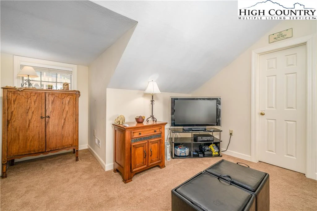 Image number 10 for the current listing