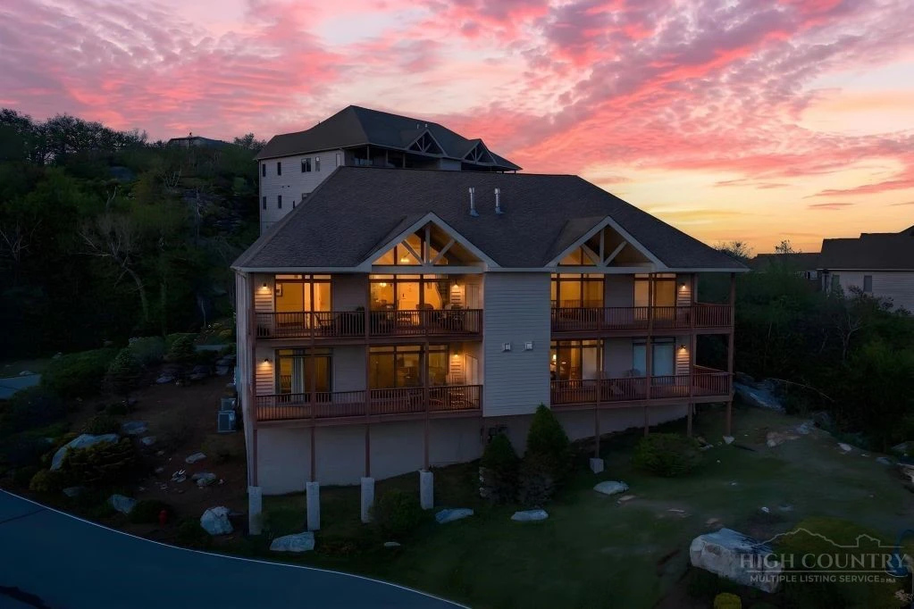 Image number 2 for the current listing