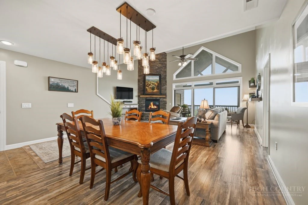 Image number 9 for the current listing