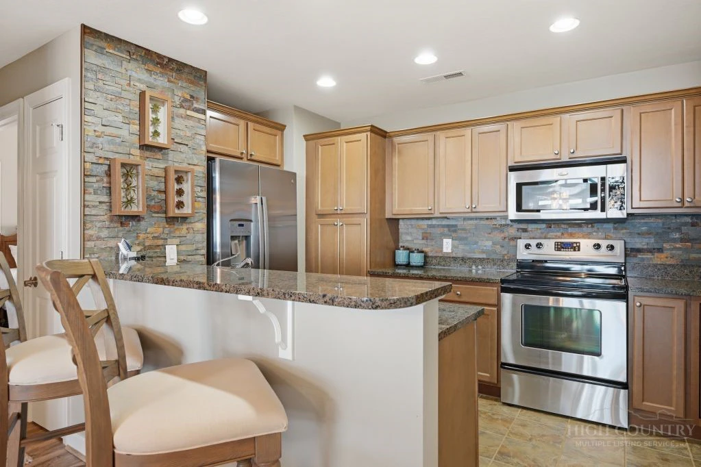 Image number 12 for the current listing