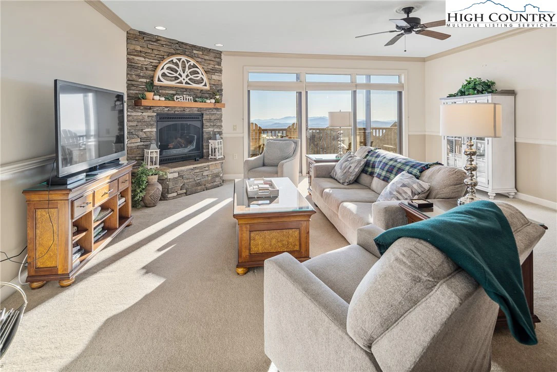 Image number 1 for the current listing
