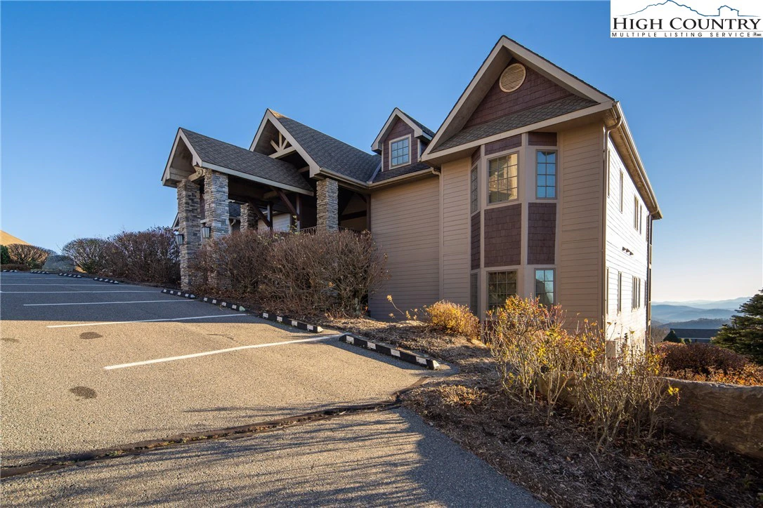 Image number 18 for the current listing
