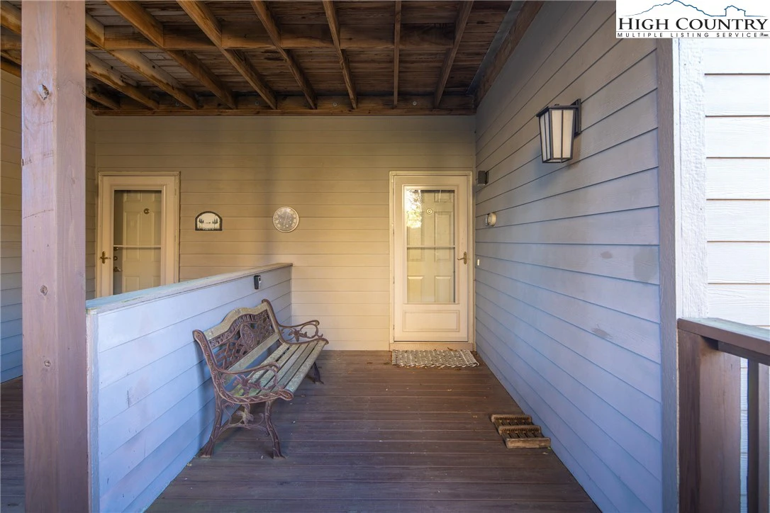 Image number 19 for the current listing