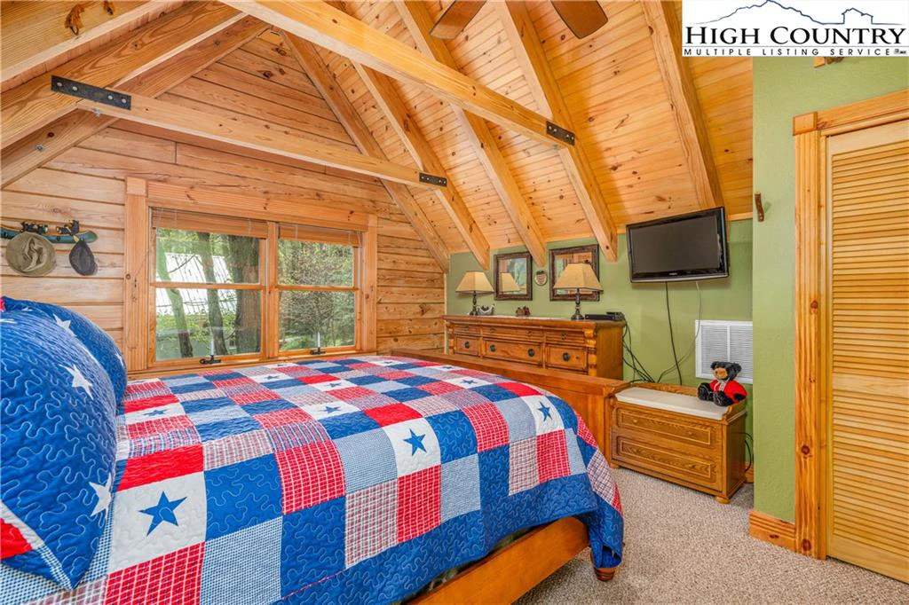 Image number 4 for the current listing