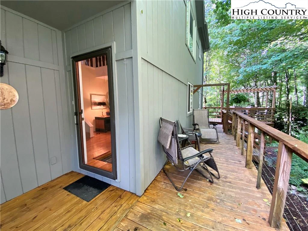 Image number 21 for the current listing