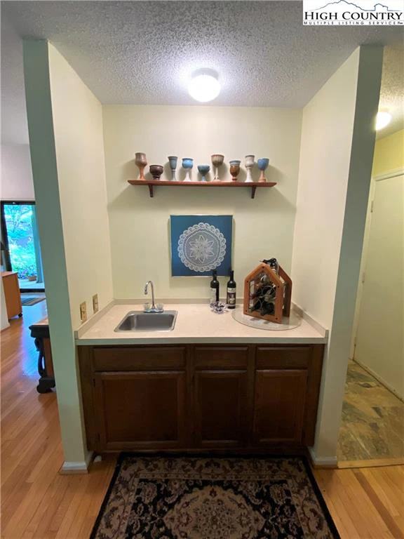Image number 20 for the current listing