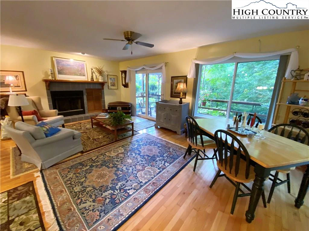 Image number 18 for the current listing