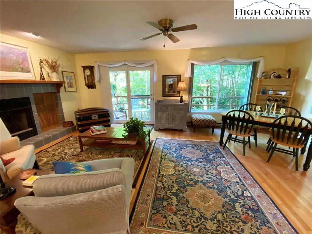 Image number 17 for the current listing