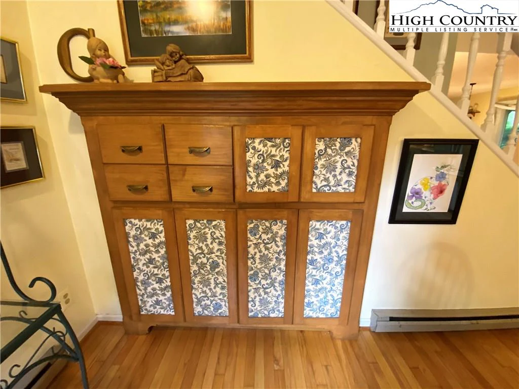 Image number 15 for the current listing