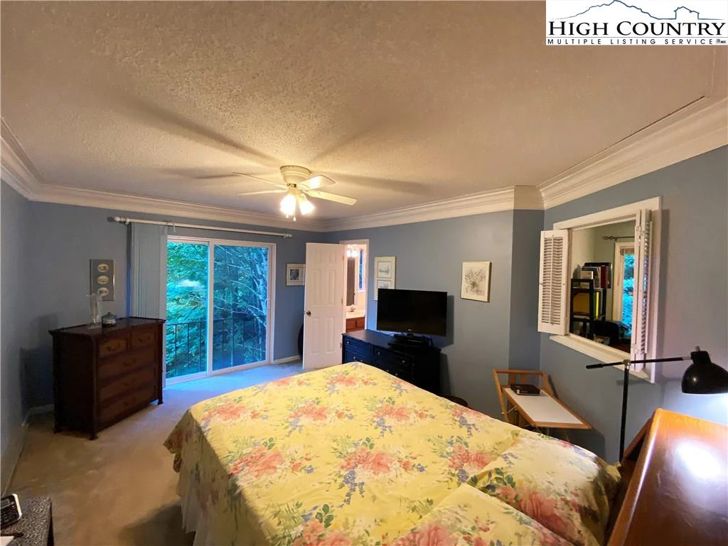 Image number 13 for the current listing