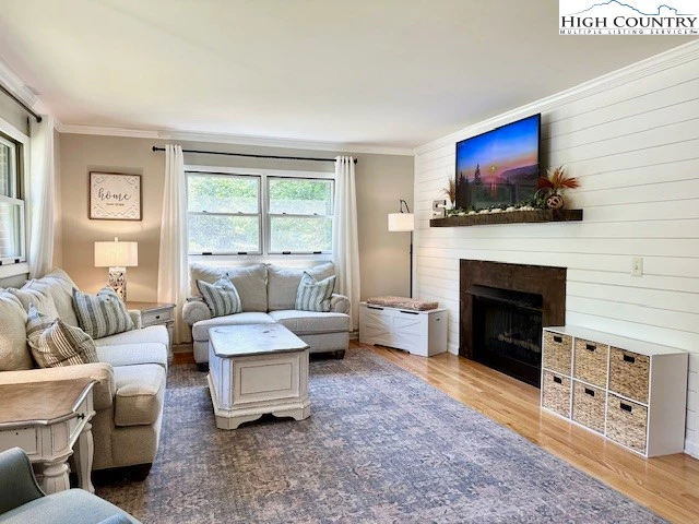 Image number 18 for the current listing