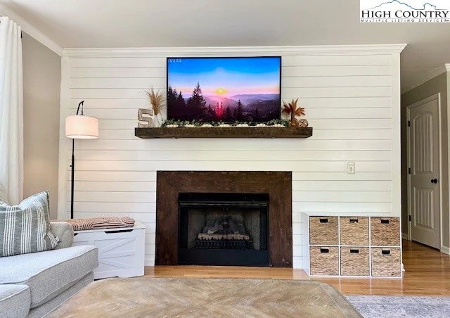 Image number 17 for the current listing