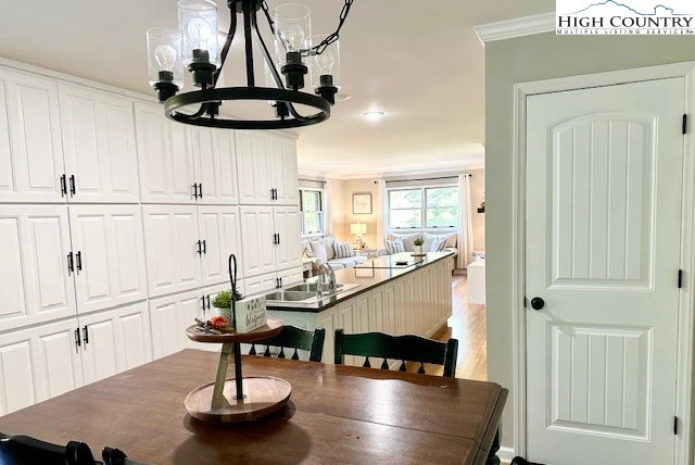 Image number 13 for the current listing