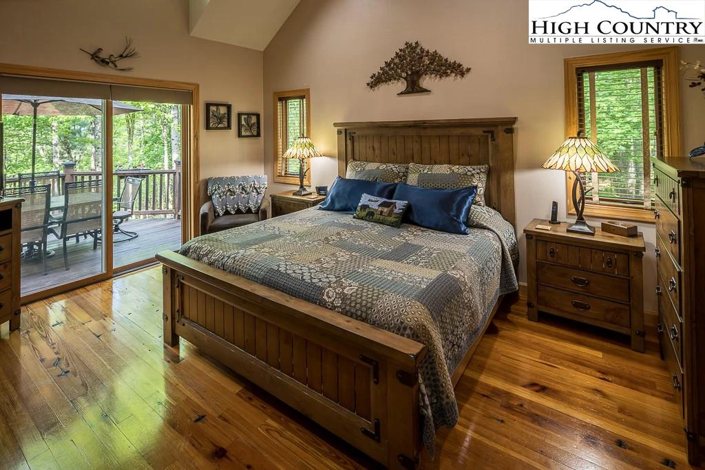 Image number 7 for the current listing