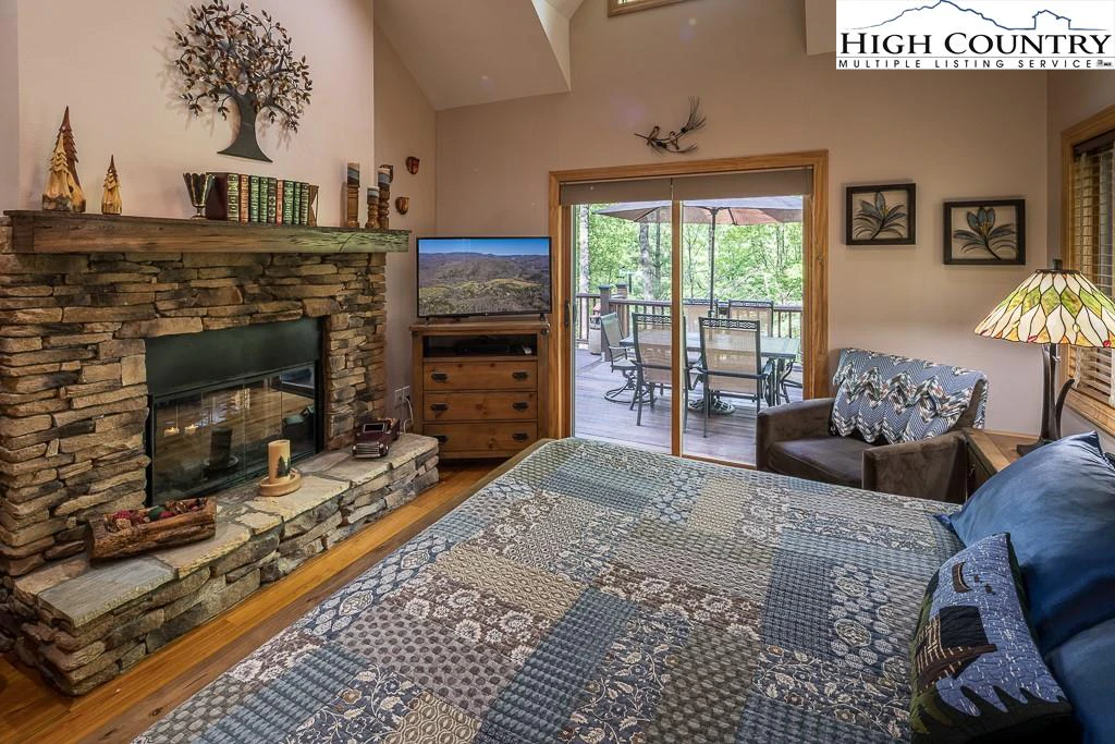 Image number 8 for the current listing