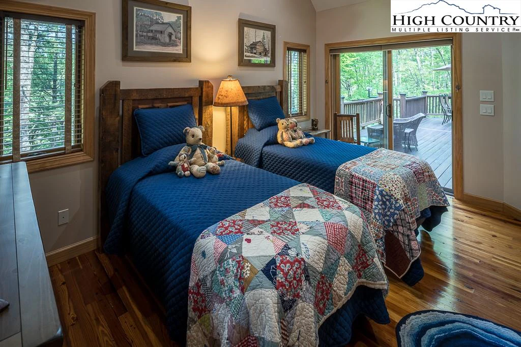 Image number 2 for the current listing