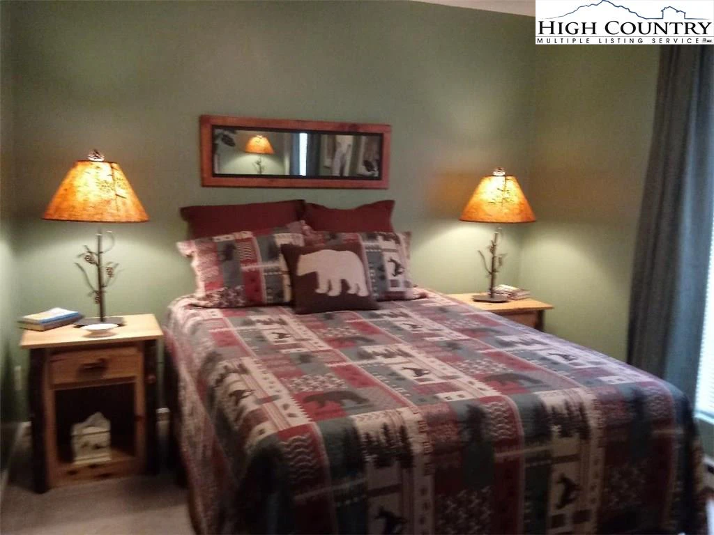 Image number 1 for the current listing