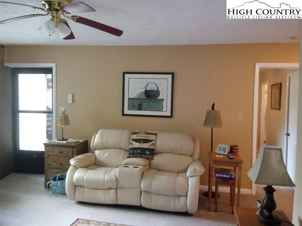 Image number 11 for the current listing