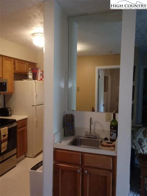 Image number 12 for the current listing