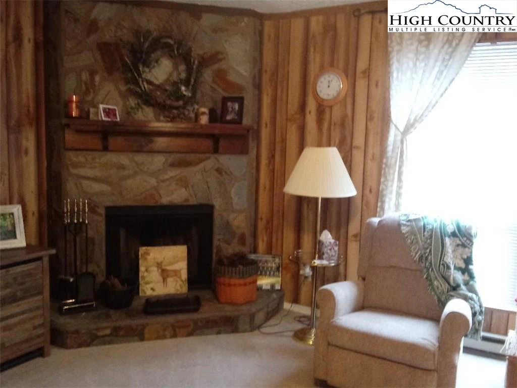 Image number 13 for the current listing