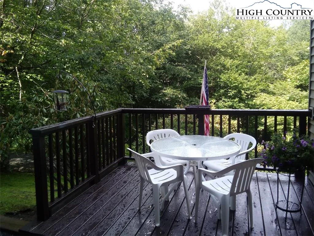 Image number 15 for the current listing