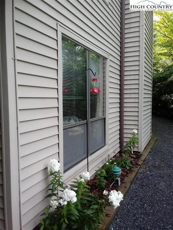 Image number 3 for the current listing