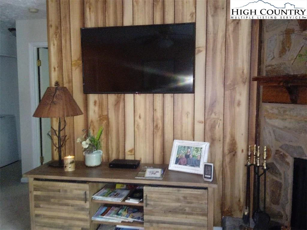 Image number 5 for the current listing
