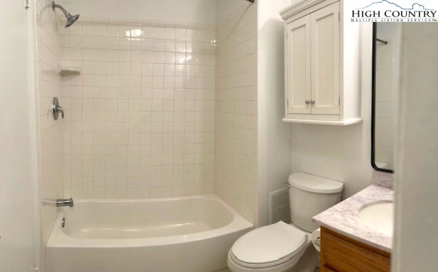 Image number 3 for the current listing