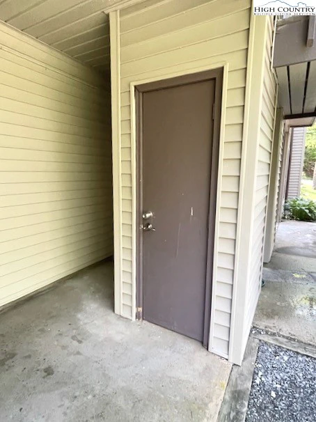 Image number 9 for the current listing