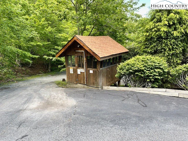 Image number 14 for the current listing