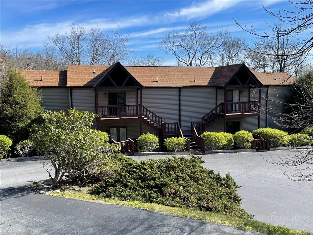 Image number 1 for the current listing