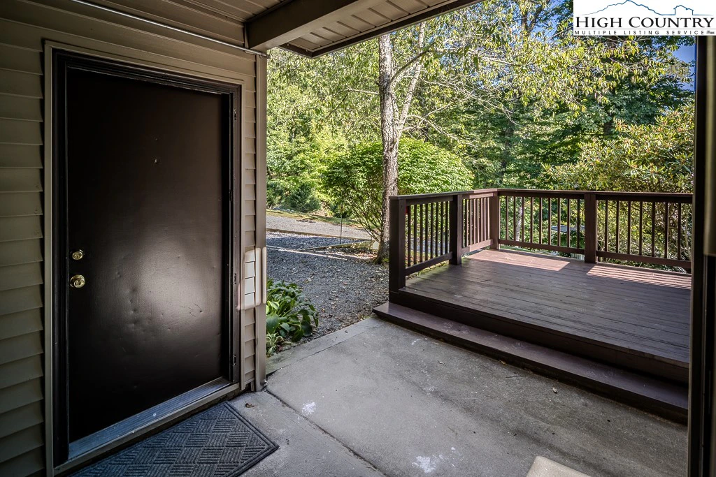 Image number 21 for the current listing