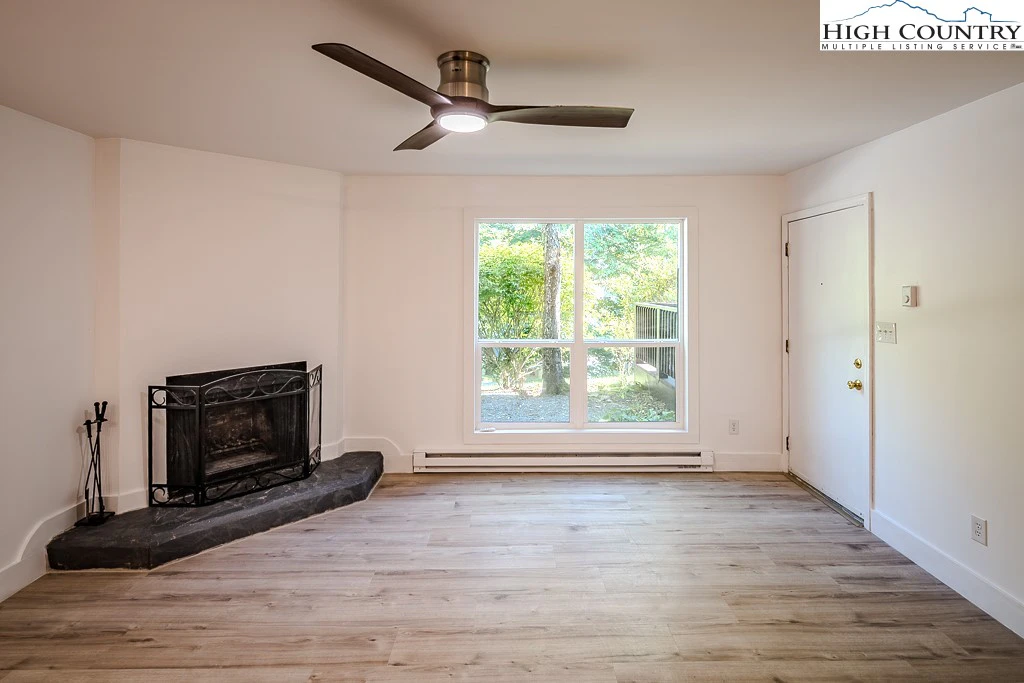 Image number 18 for the current listing