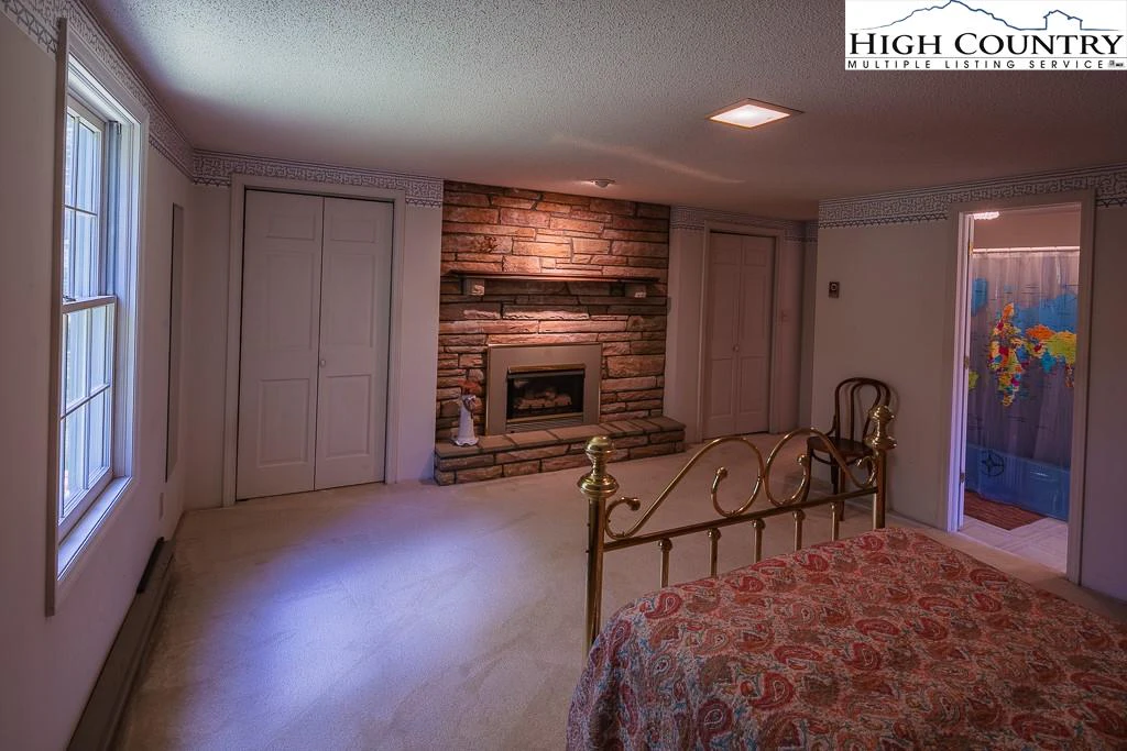 Image number 3 for the current listing
