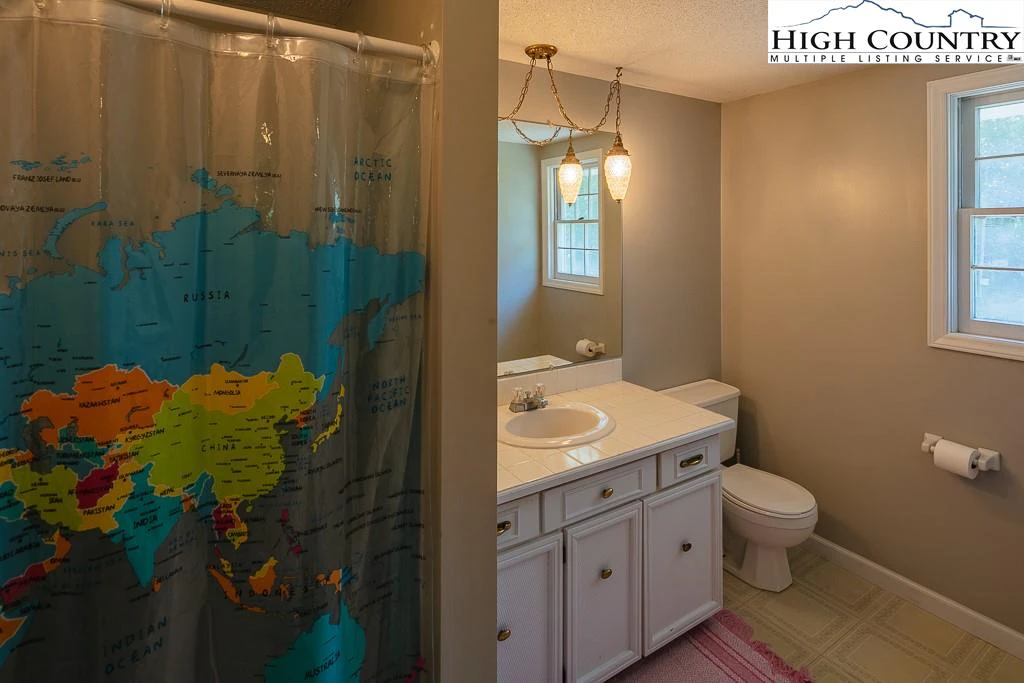 Image number 4 for the current listing