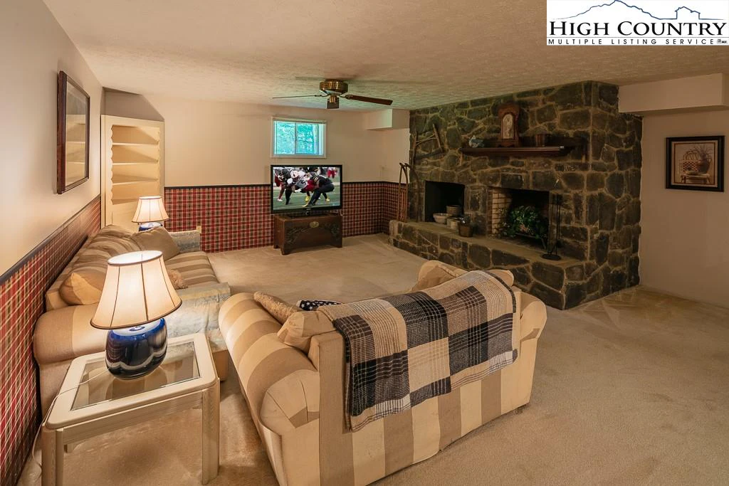 Image number 5 for the current listing
