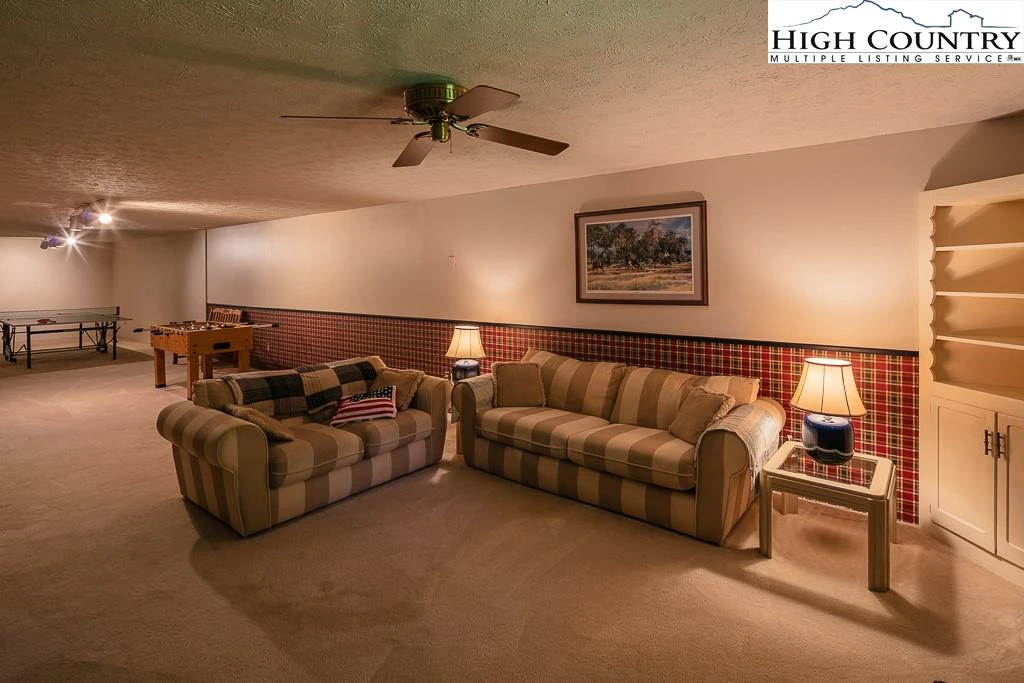 Image number 6 for the current listing