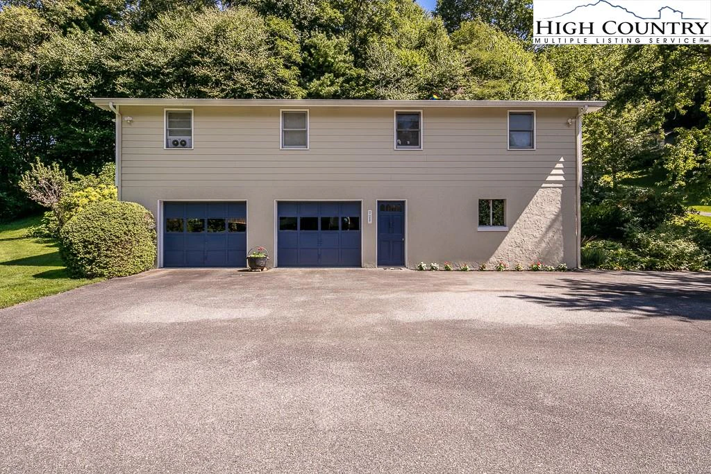 Image number 15 for the current listing
