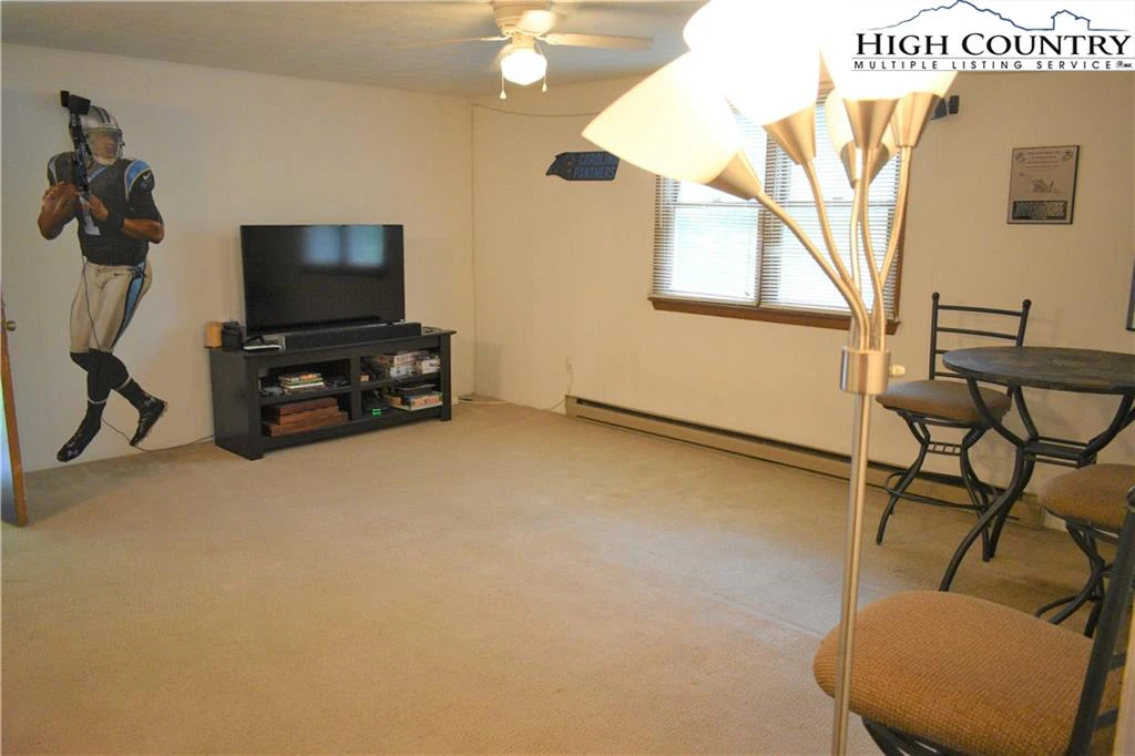 Image number 21 for the current listing