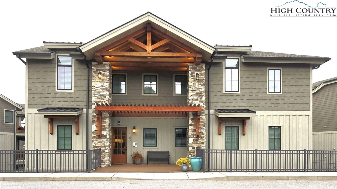 Image number 1 for the current listing