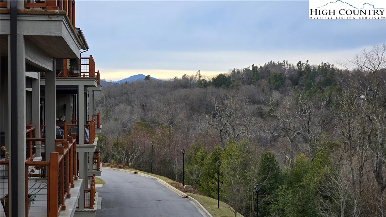 Image number 2 for the current listing
